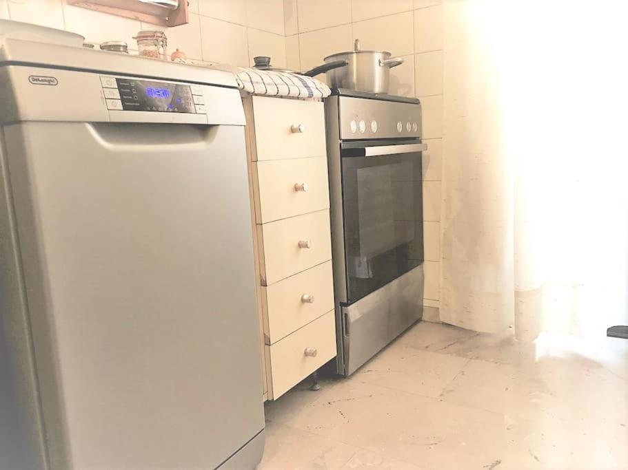 Theano'S Cozy & Quiet Lux Central Flat - Wifi & Full Amenities Патра Екстериор снимка