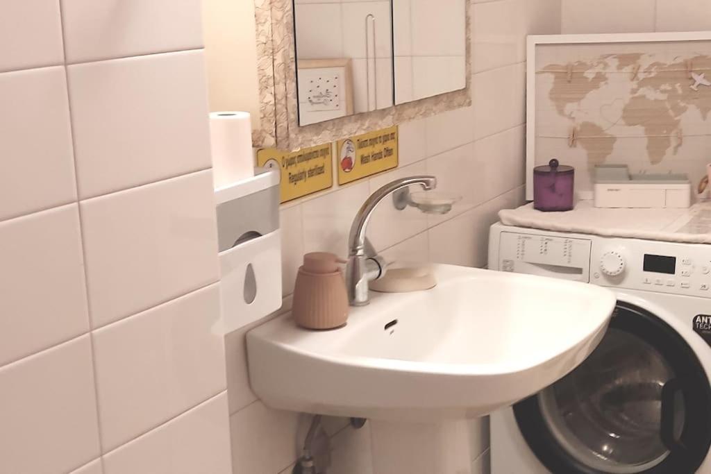 Theano'S Cozy & Quiet Lux Central Flat - Wifi & Full Amenities Патра Екстериор снимка